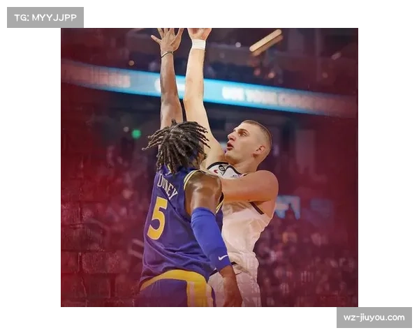 布朗本场表现抢眼，命中率高达60%，助力球队锁定胜局